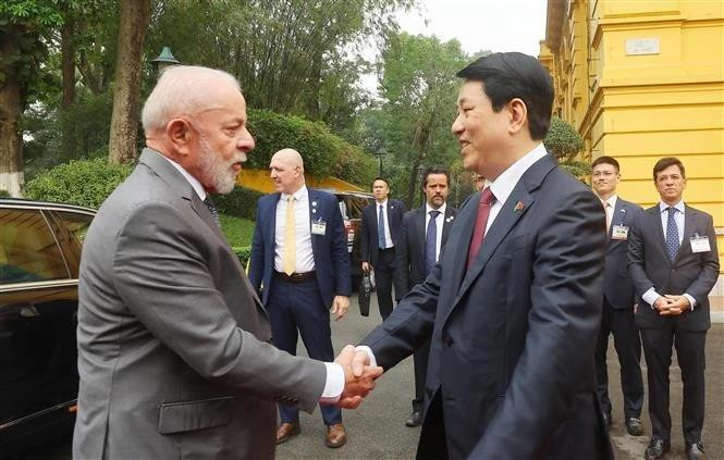 El presidente de Vietnam, Luong Cuong, y su homólogo brasileño, Luiz Inácio Lula da Silva. (Foto: VNA)
