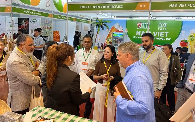 Empresas canadienses asisten a la Exposición Internacional de Industria Alimentaria en Vietnam, celebrada en noviembre de 2023. (Foto: thoidai.com.vn)