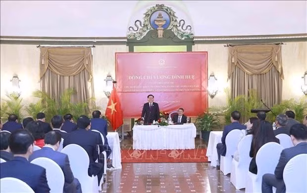 En el encuentro. (Foto: VNA) En el encuentro. (Foto: VNA)