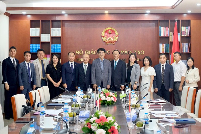 Delegados en el encuentro. (Foto: giaoducthoidai.vn)