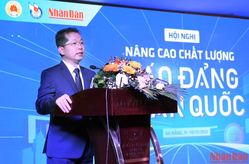 Nguyen Van Quang, miembro del Comité Central del PCV, secretario del Comité partidista y jefe de la Delegación de Diputados de la Asamblea Nacional de Vietnam en Da Nang, interviene en la cita.