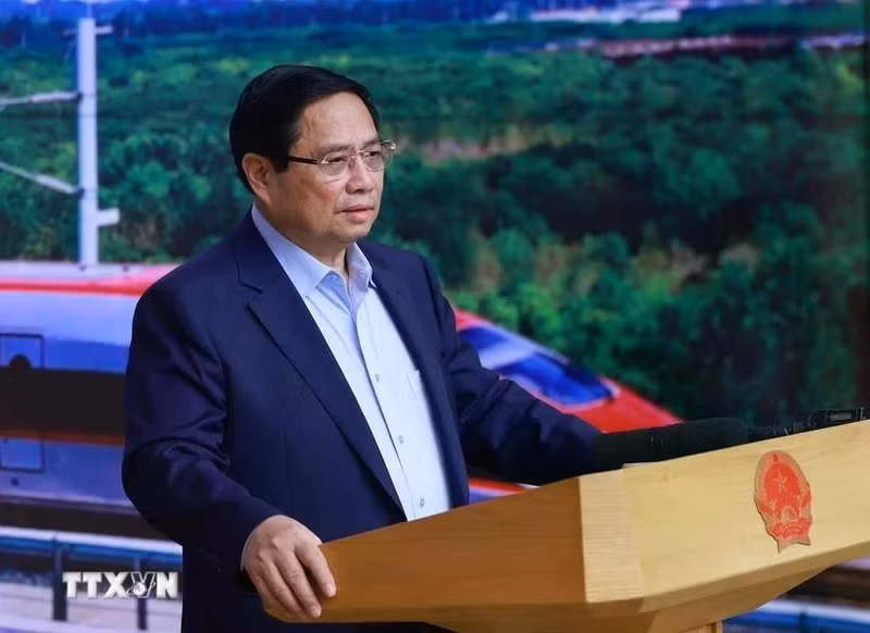 El primer ministro de Vietnam, Pham Minh Chinh, habla en la reunión. (Foto: VNA)