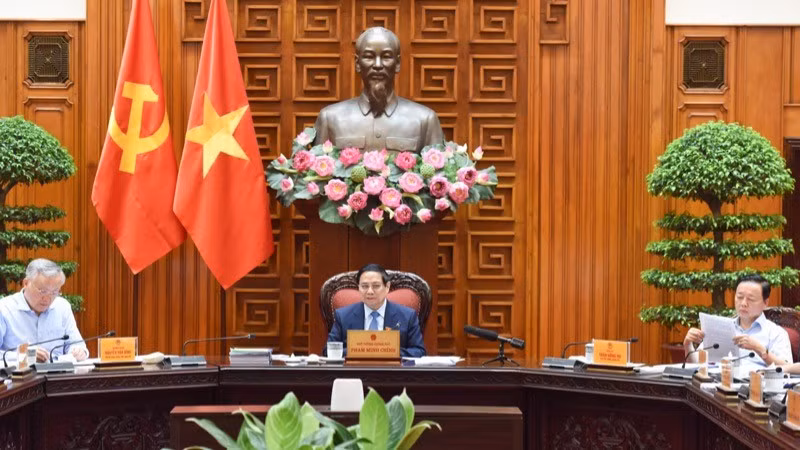 El primer ministro Pham Minh Chinh preside la reunión, (Foto: Nhan Dan)