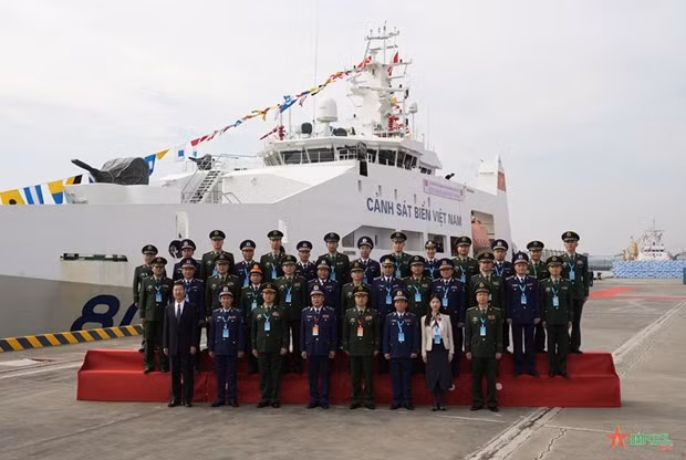 Delegados de ambos países y las autoridades locales. (Foto: qdnd.vn) 