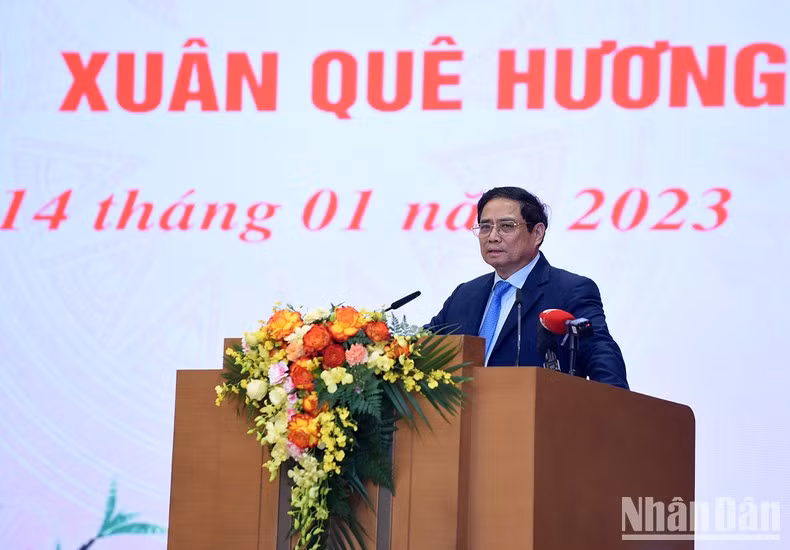 El primer ministro, Pham Minh Chinh, habla en el encuentro.