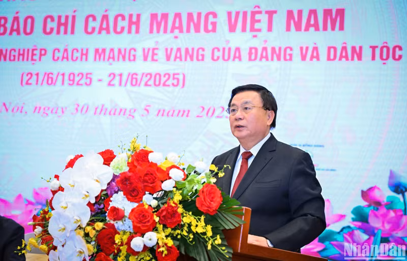 Nguyen Xuan Thang, director de la Academia Nacional de Política Ho Chi Minh, destaca el papel de la prensa como puente entre el Partido y el pueblo.