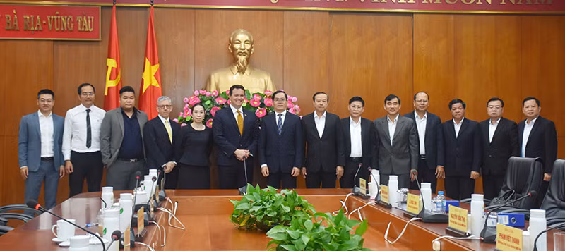 Delegados en la reunión. (baobariavungtau.com.vn)