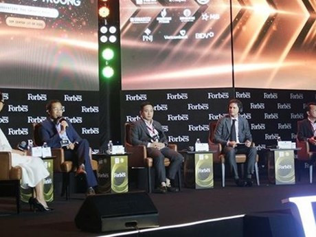 Expertos en el foro. (Foto: VNA)