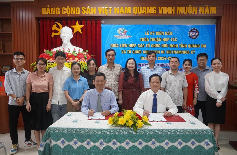 En el acto de firma. (Foto: thoidai.com.vn)