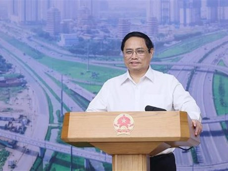 El premier Pham Minh Chinh preside la sesión. (Foto: VNA)
