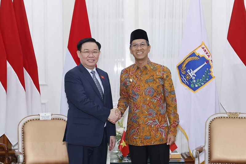 El presidente de la Asamblea Nacional de Vietnam, Vuong Dinh Hue, y el gobernador de Yakarta, Heru Budi Hartono, en el encuentro. (Foto: Nhan Dan)