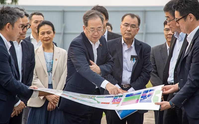 Visita de campo al proyecto de ciudad inteligente en el norte de Hanói. 