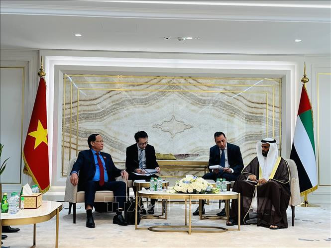 La reunión entre Tran Quang Phuong, vicepresidente de la Asamblea Nacional de Vietnam y primer vicepresidente del Consejo Nacional Federal de EAU, Hamad Ahmed Al Rahoumi. (Fotografía: VNA)