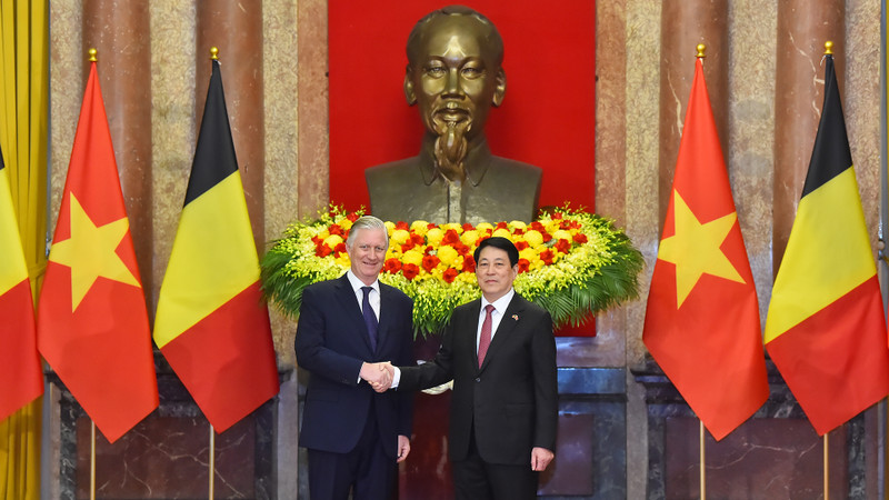 El presidente Luong Cuong (derehca) y el rey Felipe de Bélgica en el encuentro. 