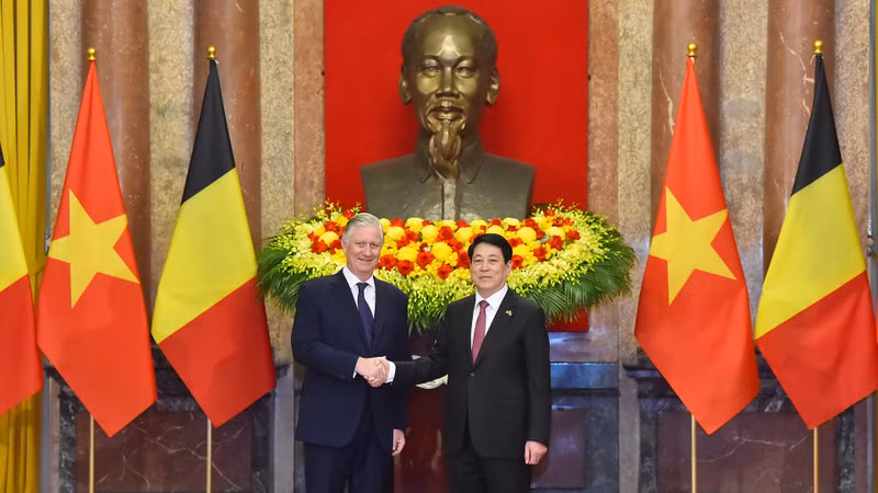 El presidente Luong Cuong (derehca) y el rey Felipe de Bélgica en el encuentro. 