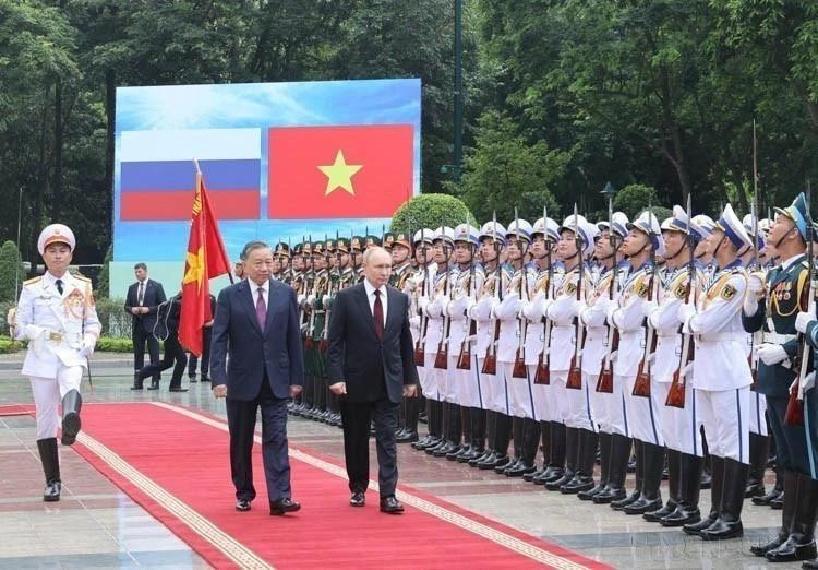 El encontes presidente To Lam (actualmente secretario general del Partido Comunista de Vietnam) presidió la ceremonia oficial de bienvenida a su homólogo ruso, Vladimir Putin, en una visita de Estado a Vietnam (Hanói, 20 de junio de 2024). (Foto: VNA)