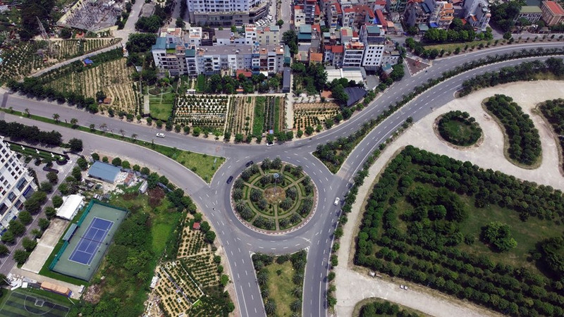 La intersección de tráfico que conecta la calle Au Co con el puente Nhat Tan en el distrito de Tay Ho. (Fotografía: VNA)