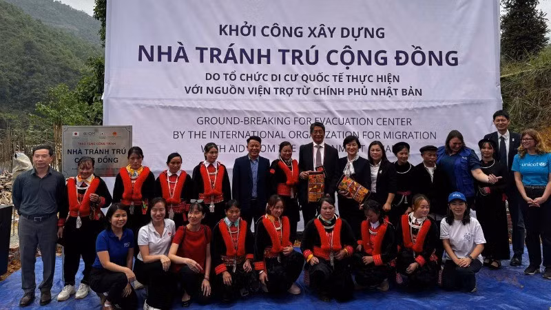 En el acto de inicio de construccón de refugio comunitario en la aldea de Choi, de la comuna de Dinh Phung, distrito de Bao Lac, en la norteña provincia de Cao Bang.