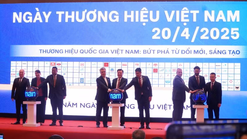 En el acto inaugural de Semana de Marca Nacional de Vietnam 2025. (Foto: thuonghieuquocgia.nhandan.vn)