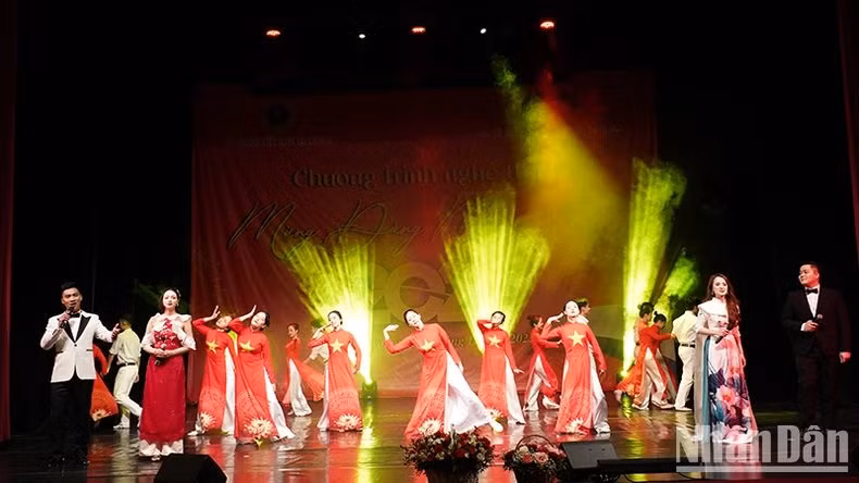 El evento saluda al 94 aniversario de la fundación del Partido Comunista de Vietnam 