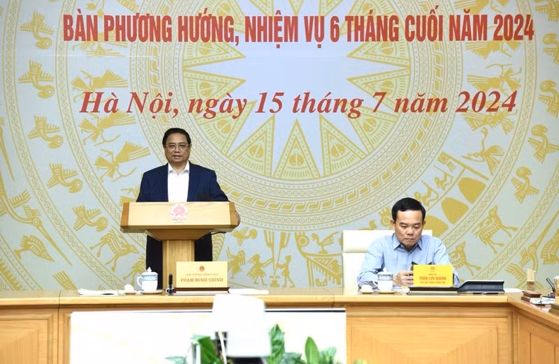 El primer ministro Pham Minh Chinh habla en la reunión. (Foto: Nhan Dan)