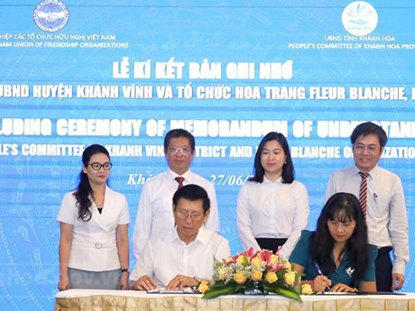 Firma de un memorando de entendimiento. (Foto: khanhhoa.gov.vn)
