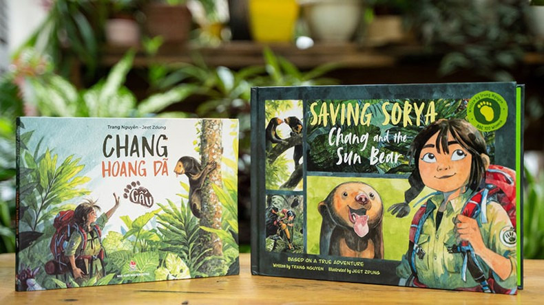El libro "Chang, oso salvaje", versión vietnamita y “Saving Sorya: Chang and the Sun Bear”, versión en inglés. (Foto: Cortesía de la editorial Kim Dong)
