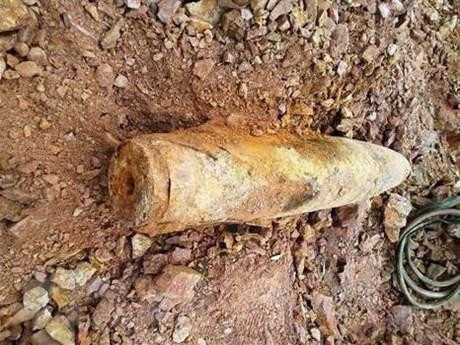 PeaceTrees Vietnam desactiva dos grandes bombas en cauchal de pobladores. (Fotografía: VNA)