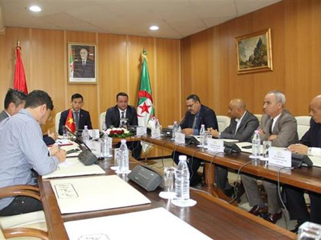 Ceremonia del establecimiento del Grupo Parlamentario de Amistad Argelia-Vietnam. (Foto: VNA)