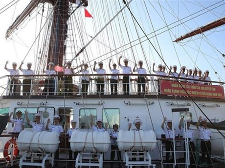 La fragata 286-Le Quy Don inicia una visita amistosa a Singapur. (Fotografía: VNA)