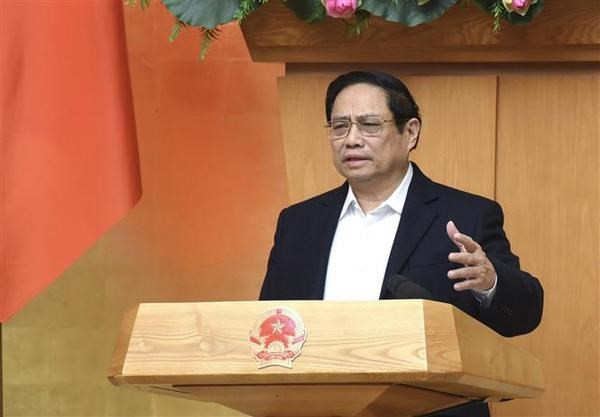 El primer ministro de Vietnam, Pham Minh Chinh, preside la reunión gubernamental sobre la elaboración de leyes. (Foto: VNA)