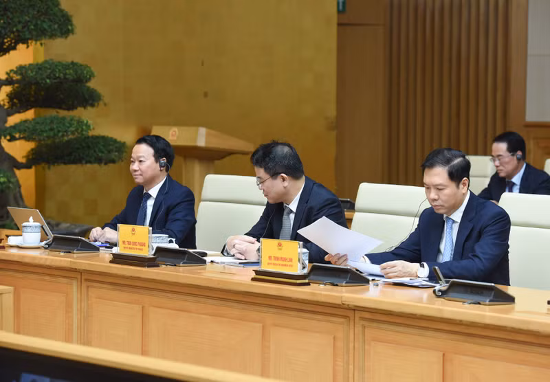 Representantes de los ministerios y sectores del Gobierno vietnamita en la cita.