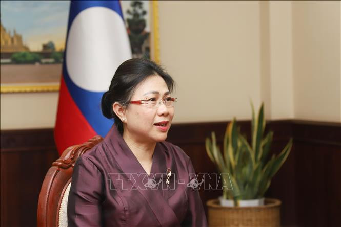 La viceministra de Asuntos Exteriores de Laos, Phongsamuth Anlavan, en la entrevista concedida a la prensa vietnamita. (Foto: VNA)