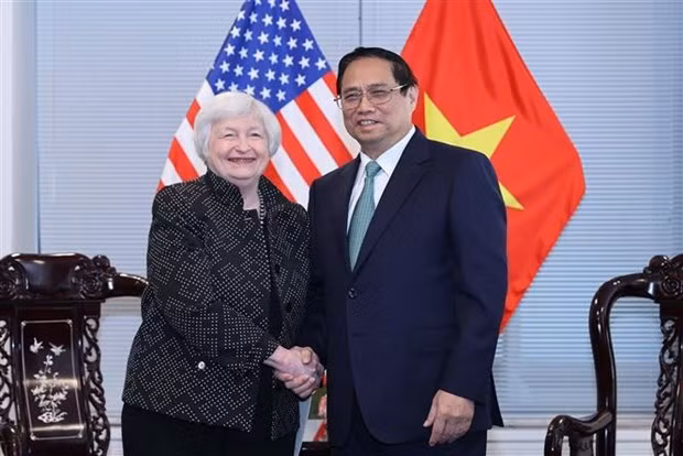 El primer ministro de Vietnam, Pham Minh Chinh, y la secretaria del Tesoro de Estados Unidos, Janet Yellen. (Fuente: VNA)