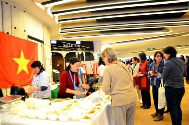 El stand de Vietnam atrae a los visitantes. (Fotografía: VNA)