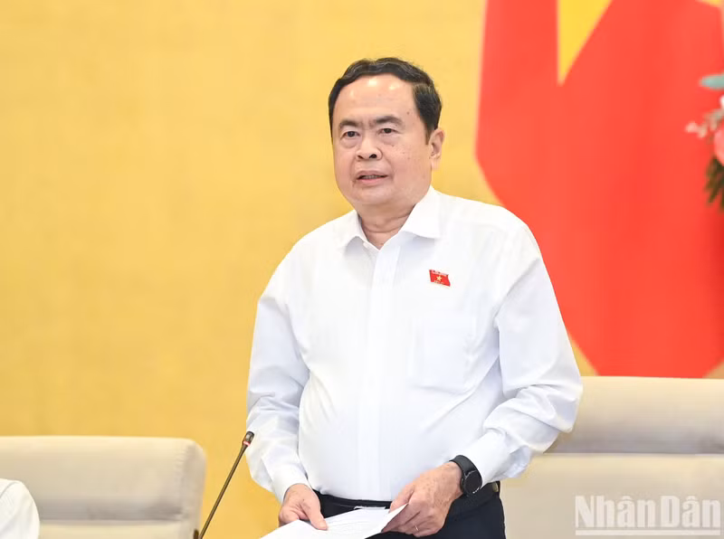 El presidente de la AN, Tran Thanh Man, pronuncia un discurso de apertura de la reunión.