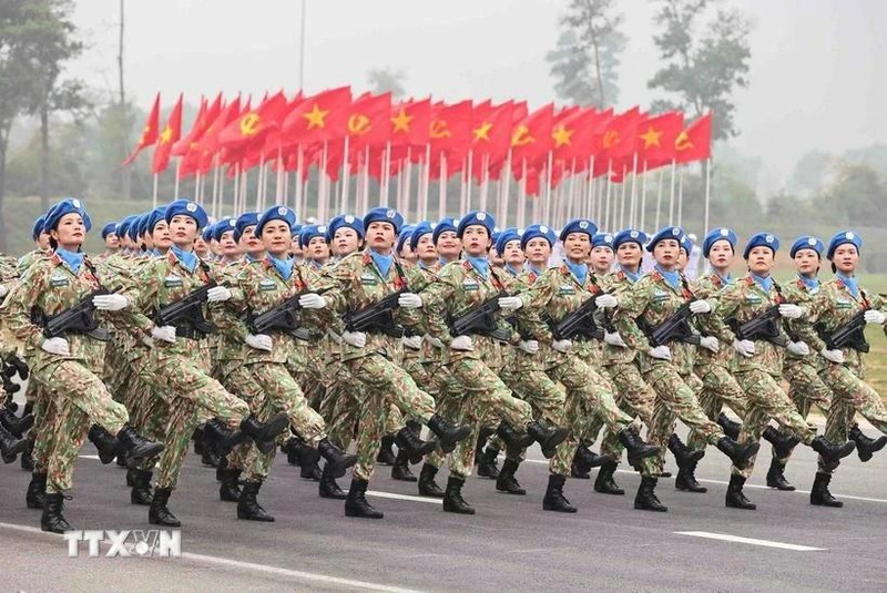 Practican desfiles y marchas militares para el 50 Aniversario de la Liberación del Sur y la reunificación del país. (Foto: VNA)