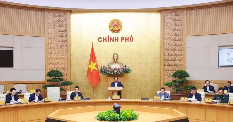 El primer ministro de Vietnam, Pham Minh Chinh, interviene en la reunión. (Foto: VNA)