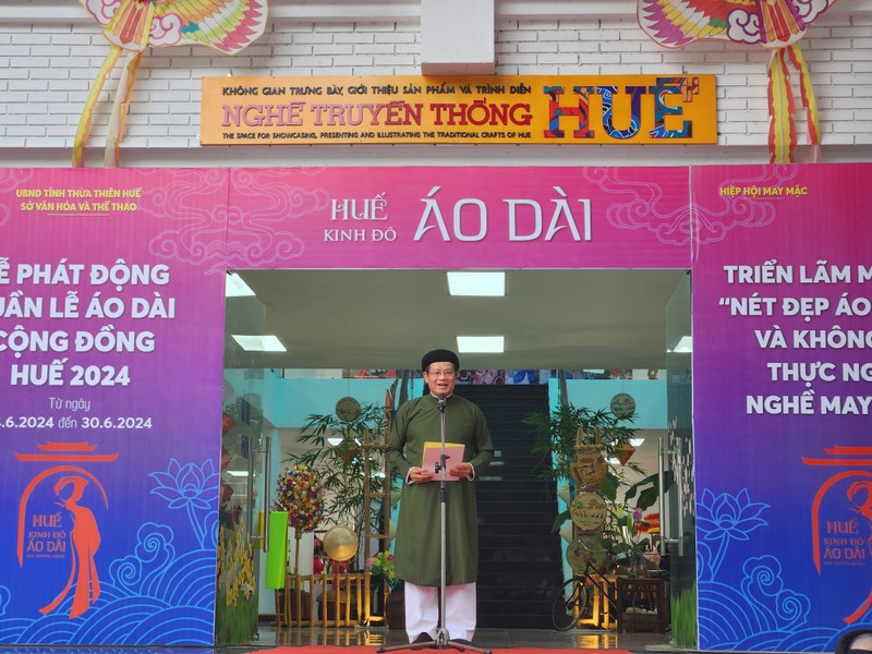En la inauguración de la Semana Comunitaria de Ao dai Hue 2024 (Foto: VNA)