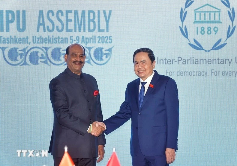 El presidente de la ANV, Tran Thanh Man, se reúne con el presidente de la Cámara de Representantes de la India, Om Birla. (Foto: VNA)