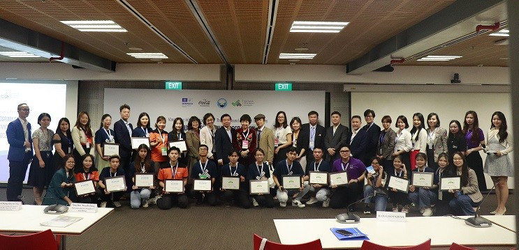 Jóvenes participantes en el programa. (baoquocte.vn)