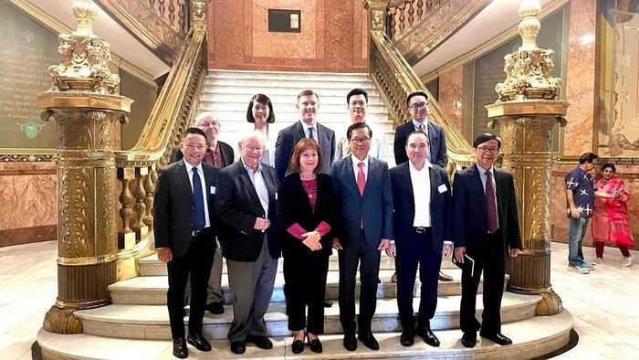 Asistentes al encuentro. (Foto: congthuong.vn)