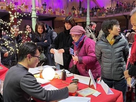 Ambiente de Tet en Francia. (Fotografía: VNA)