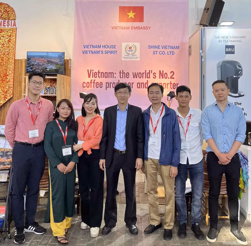 Representantes de la Embajada de Vietnam en Grecia en el evento. (Fotografía: baoquocte.vn)