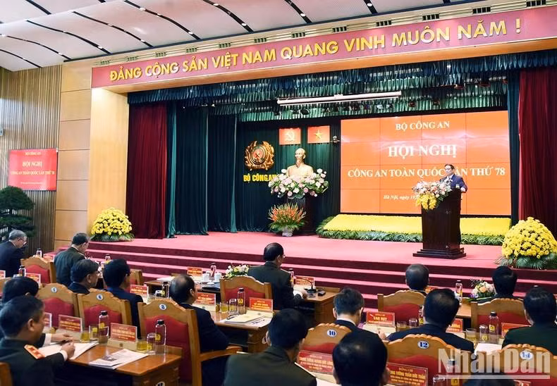 Escena de la conferencia.