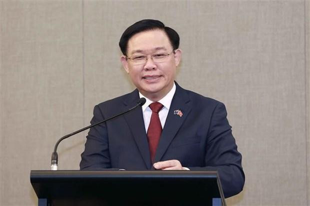 El presidente de la Asamblea Nacional de Vietnam, Vuong Dinh Hue, habla en el evento. (Fotografía: VNA)