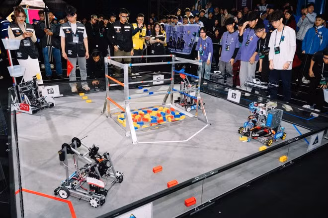 En la competencia de robots FIRST Tech Challenge Vietnam 2024-2025 con el tema "Into the Deep". (Foto: VNA)