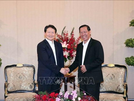 El vicesecretario permanente del Comité del Partido Comunista de Ciudad Ho Chi Minh y presidente del Comité Popular municipal, Phan Van Mai, recibe al titular del Comité Nacional de investigación para la construcción del Partido de China, Li Zhiyong. (Foto: VNA)