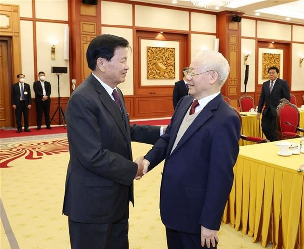 El secretario general del Partido Comunista de Vietnam, Nguyen Phu Trong, y el máximo dirigente del Partido Popular Revolucionario de Laos, Thongloun Sisoulith. (Foto: VNA)