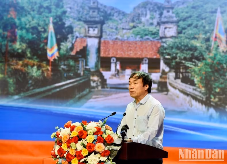 Nguyen Van Truong, director de la empresa de construcción Xuan Truong, interviene en la conferencia.